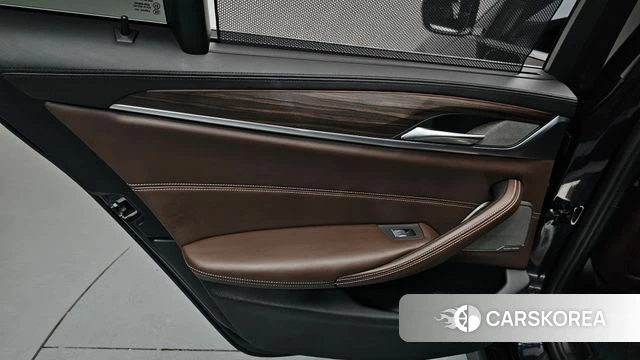BMW 5 Series (G30) id 4573692 из Кореи 17