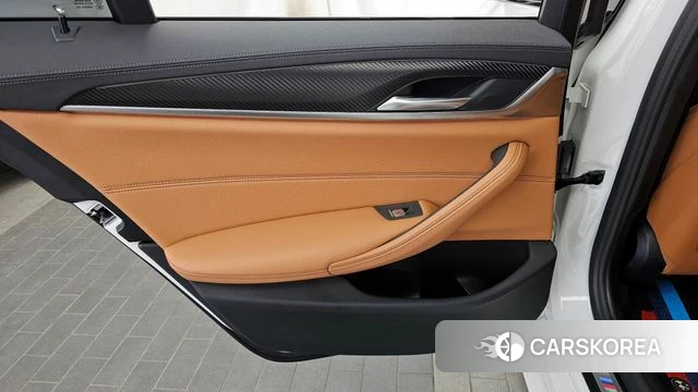 BMW 5 Series (G30) id 4284165 из Кореи 17