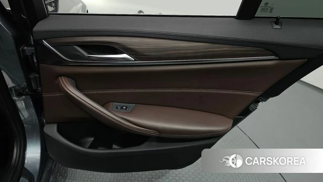 BMW 5 Series (G30) id 4794965 из Кореи 17