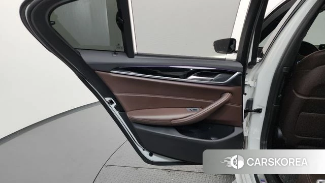 BMW 5 Series (G30) id 4689376 из Кореи 17