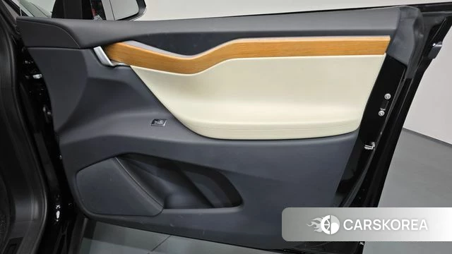 Tesla Model X id 4551373 из Кореи 17