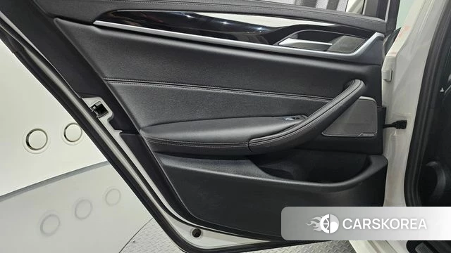 BMW 5 Series (G30) id 4186588 из Кореи 17