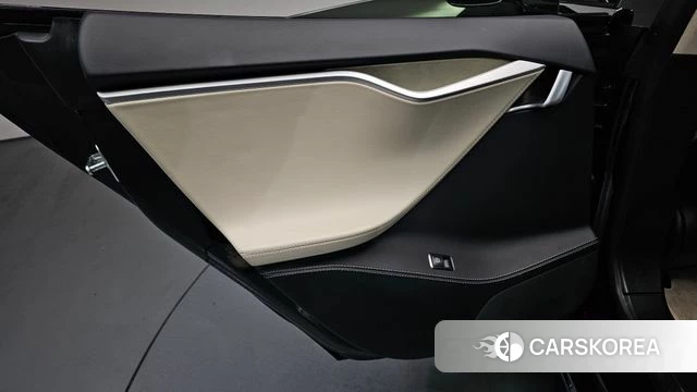 Tesla Model S id 4496945 из Кореи 17