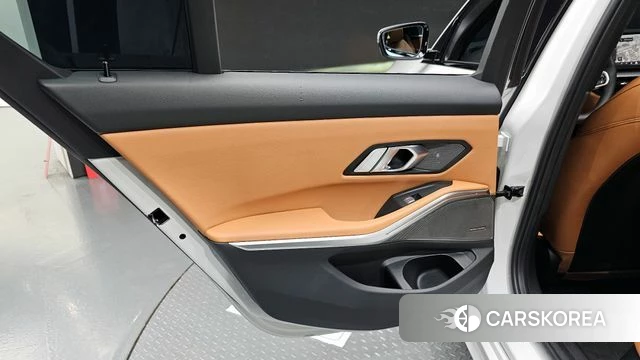 BMW 3 Series (G20) id 4279518 из Кореи 17