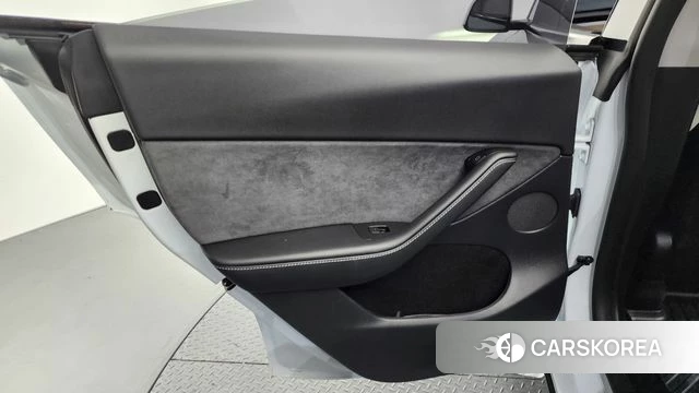 Tesla Model Y id 4302090 из Кореи 17