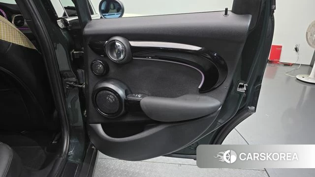 Mini Cooper S id 4186631 из Кореи 17