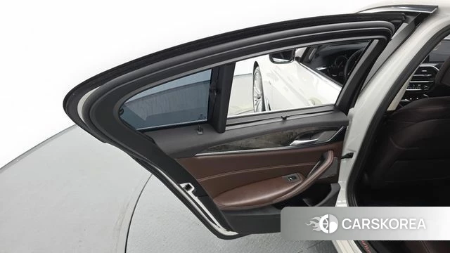 BMW 5 Series (G30) id 4587210 из Кореи 17