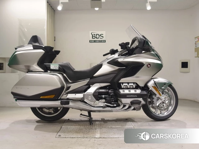 Проданный Honda GL1800 TOUR DCT 2024 из Японии