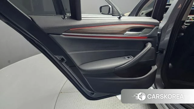 BMW 5 Series (G30) id 4186623 из Кореи 17