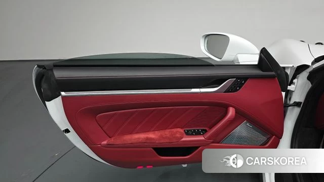 Porsche 911(992) id 4321801 из Кореи 17