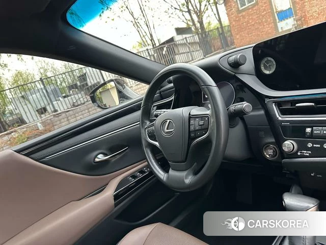 Lexus ES id 4307412 из Китая 17
