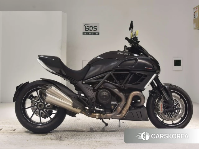 Проданный Ducati DIAVEL CARBON 2011 из Японии, фото 2