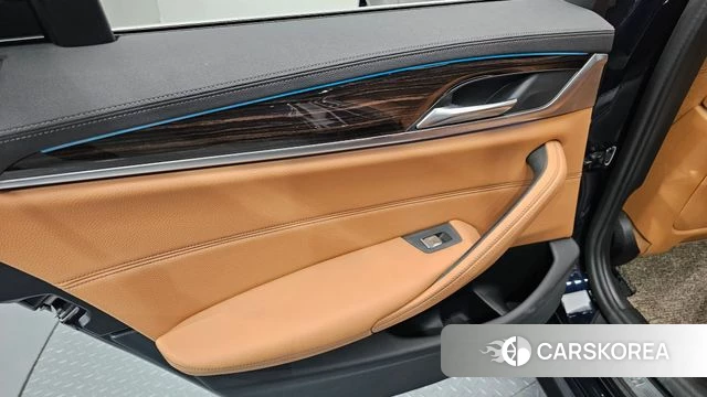 BMW 5 Series (G30) id 4750642 из Кореи 17