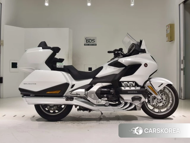 Проданный Honda GL1800 TOUR DCT 2022 из Японии