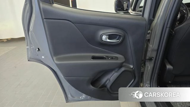 Jeep Renegade id 4675779 из Кореи 17