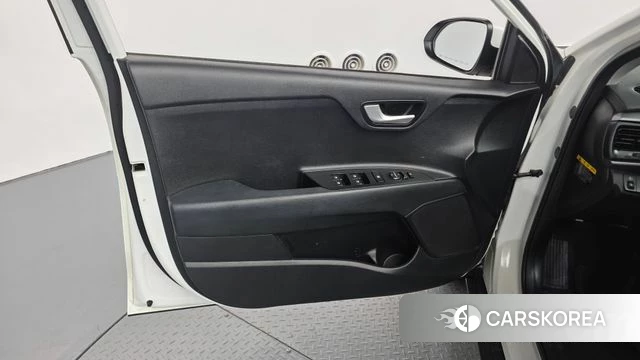 Kia Stonic id 4543550 из Кореи 17