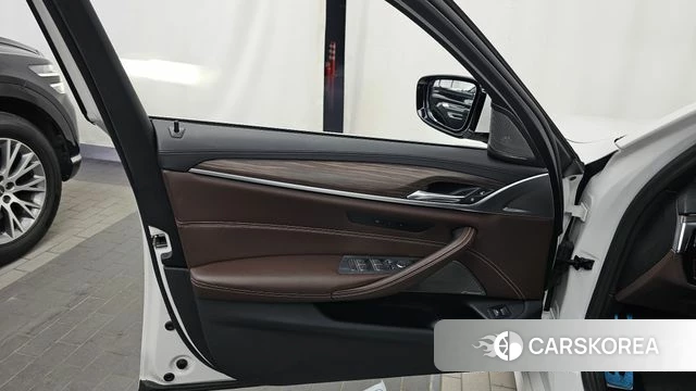 BMW 5 Series (G30) id 4496038 из Кореи 17