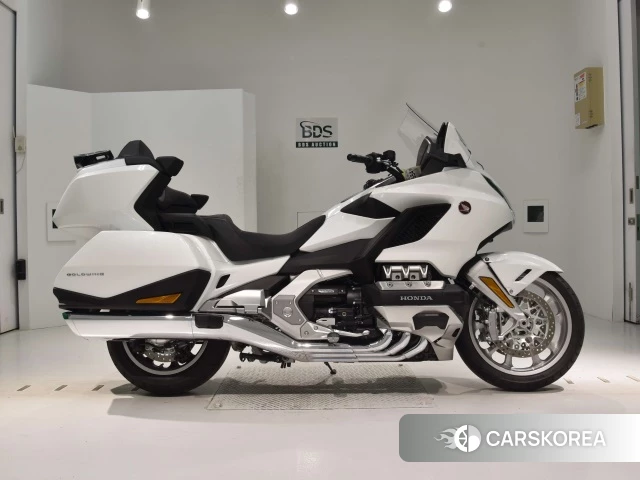 Проданный Honda GL1800 TOUR DCT 2021 из Японии