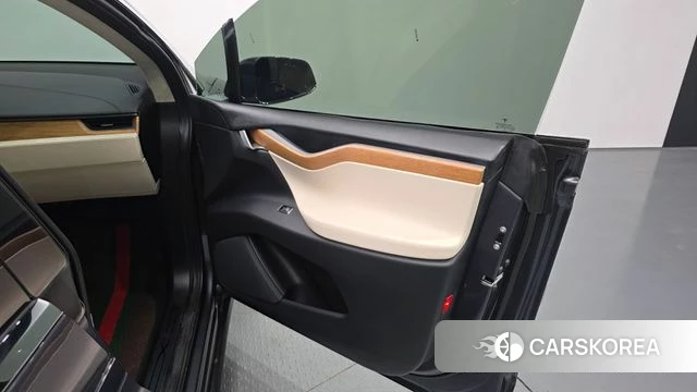 Tesla Model X id 4371685 из Кореи 17
