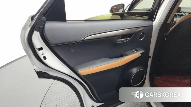 Lexus NX300h id 4203682 из Кореи 17