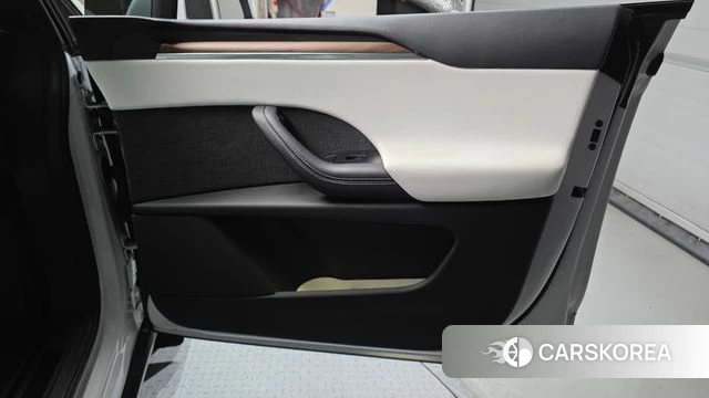 Tesla Model X id 4853729 из Кореи 17