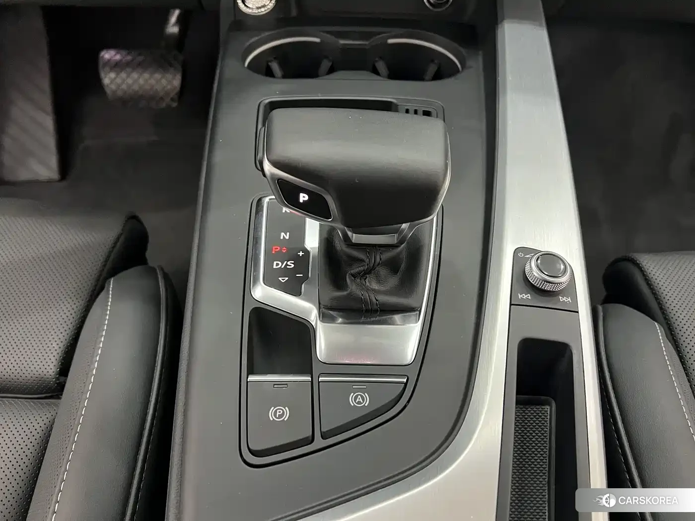 Audi A4L id 4570595 из Китая 17
