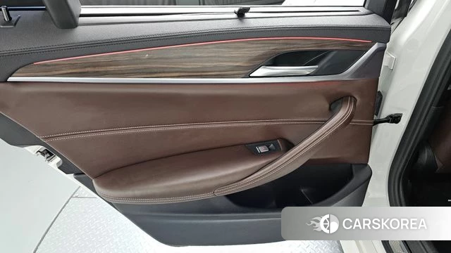 BMW 5 Series (G30) id 4496362 из Кореи 17