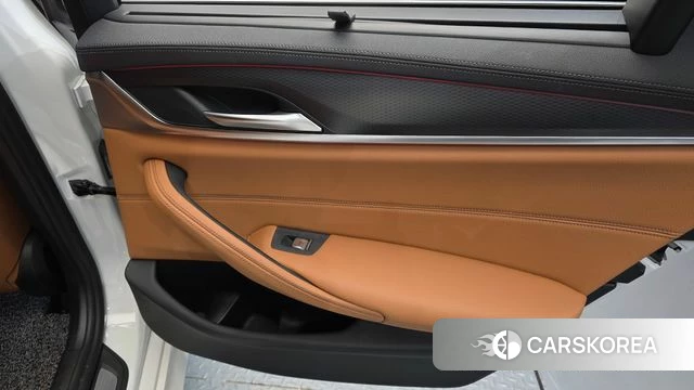 BMW 5 Series (G30) id 4549933 из Кореи 17