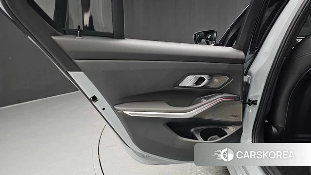 BMW 3 Series (G20) id 4570907 из Кореи 17
