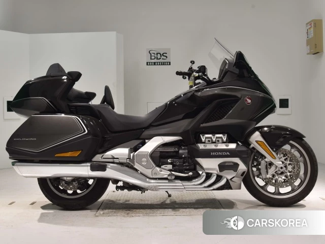 Проданный Honda GL1800 TOUR DCT 2020 из Японии