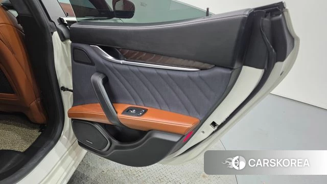 Maserati Ghibli id 4609649 из Кореи 17