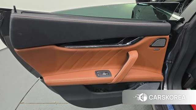 Maserati Quattroporte id 4768708 из Кореи 17