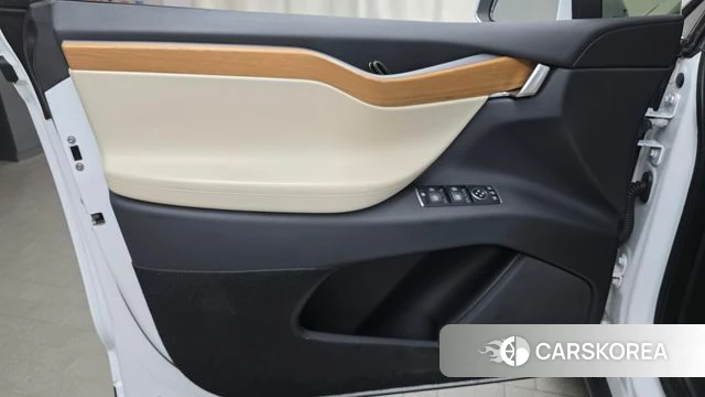 Tesla Model X id 4476573 из Кореи 17