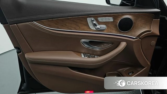 Mercedes-Benz E-Class W213 id 4594978 из Кореи 17