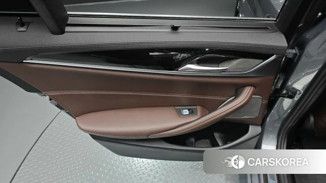 BMW 5 Series (G30) id 4675580 из Кореи 17