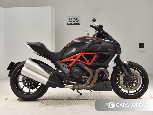 Проданный Ducati DIAVEL CARBON 2012 из Японии, фото 2