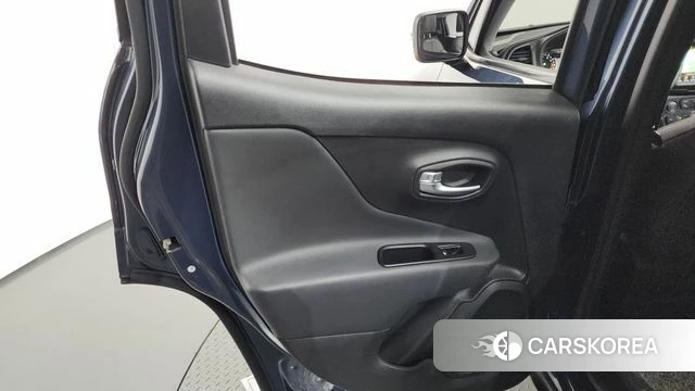 Jeep Renegade id 4585248 из Кореи 17