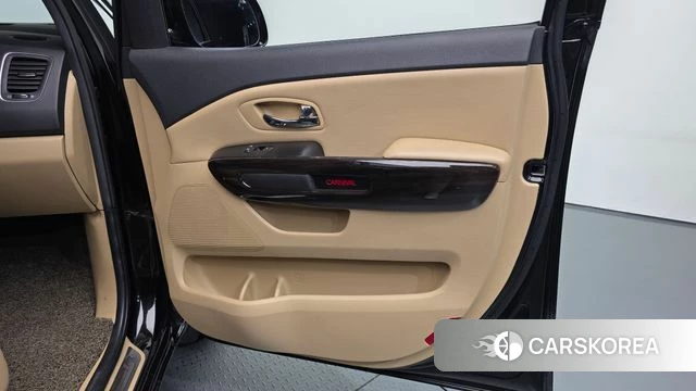 Kia All New Carnival id 4907716 из Кореи 17