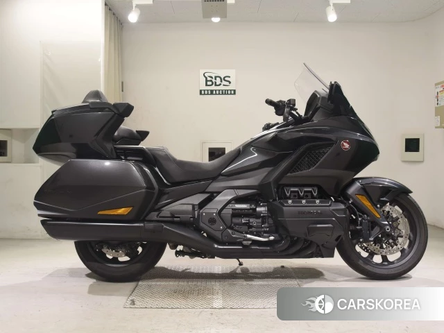 Проданный Honda GL1800 TOUR DCT 2022 из Японии