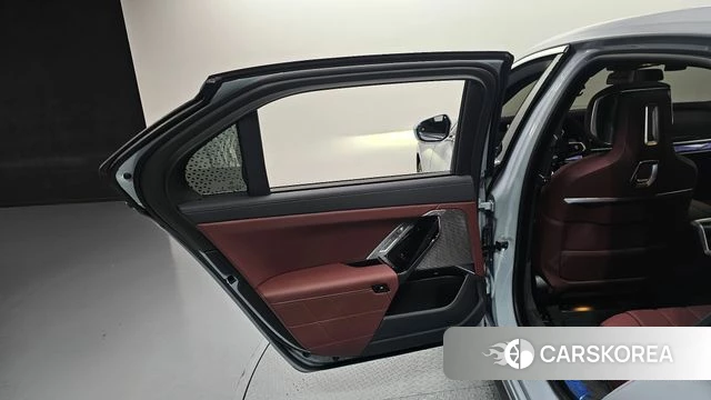 BMW 7 Series (G70) id 4301904 из Кореи 17