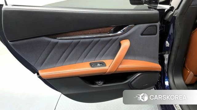 Maserati Quattroporte id 4224770 из Кореи 17