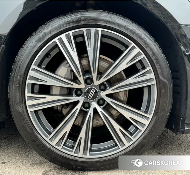 Audi A6L id 4307097 из Китая 17