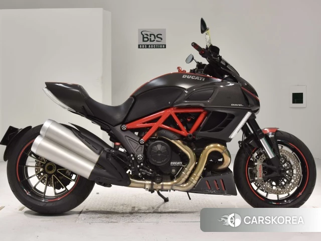 Проданный Ducati DIAVEL CARBON 2011 из Японии