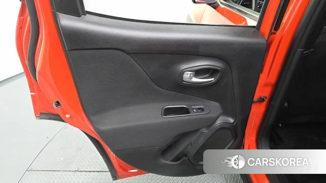 Jeep Renegade id 4377337 из Кореи 17