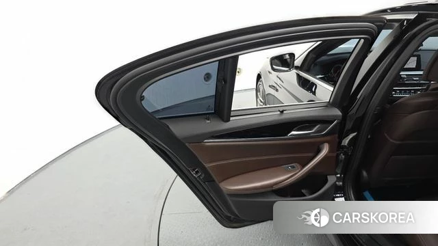 BMW 5 Series (G30) id 4543662 из Кореи 17