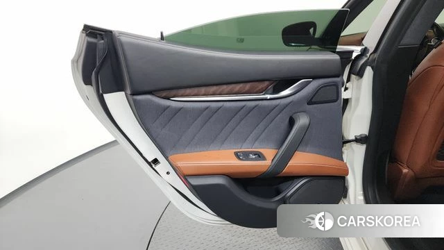 Maserati Ghibli id 4203882 из Кореи 17