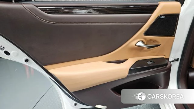 Lexus ES300h 7th generation id 4620313 из Кореи 17