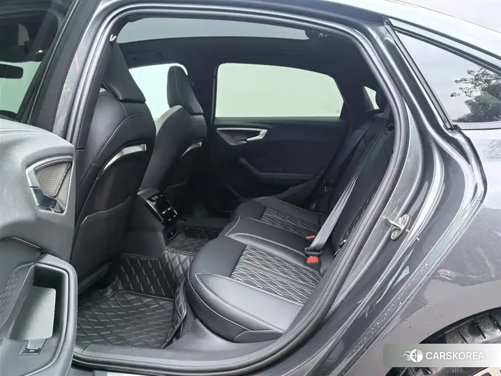 Audi A5L id 4664565 из Китая 17