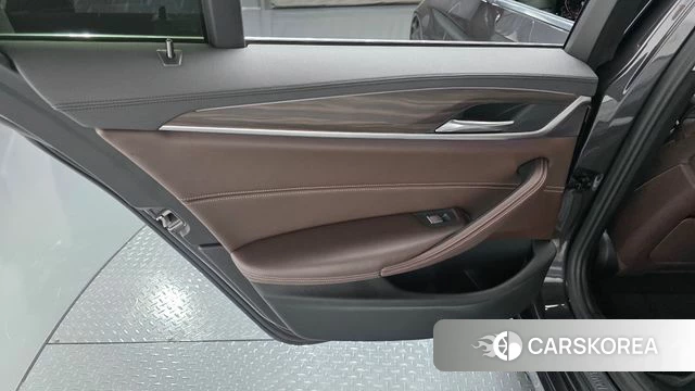 BMW 5 Series (G30) id 4397031 из Кореи 17