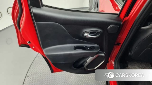Jeep Renegade id 4424856 из Кореи 17